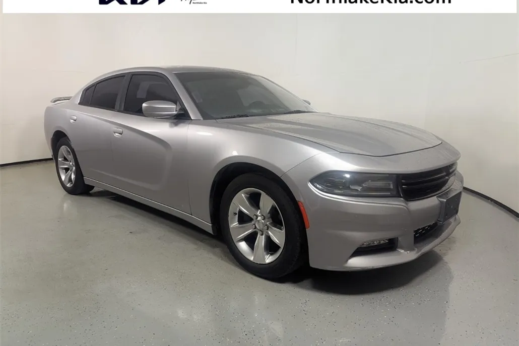 2015 Dodge Charger SXT photo 1