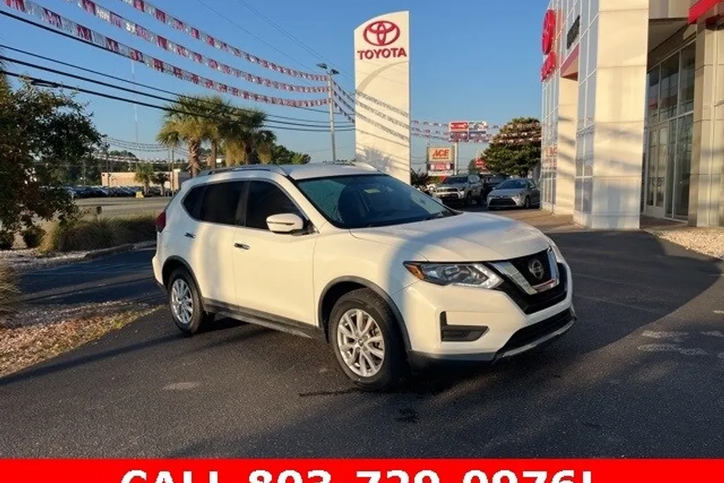 2018 Nissan Rogue SV photo 1