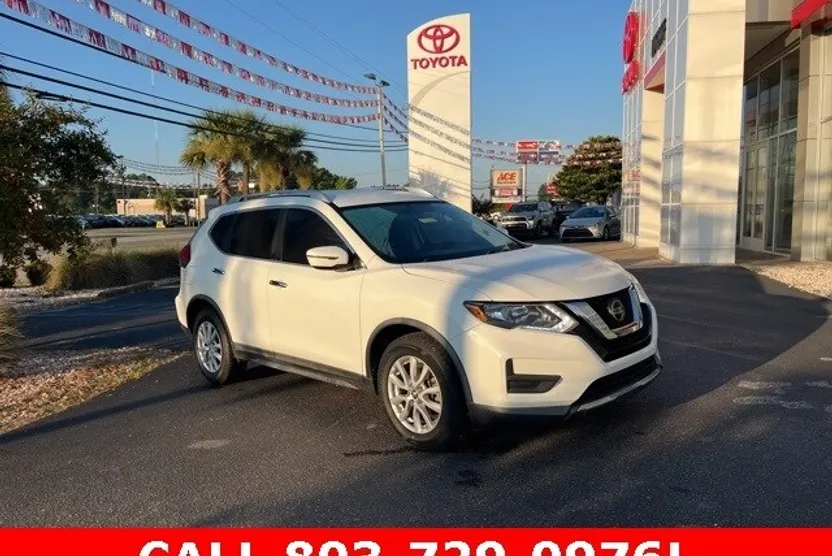 2018 Nissan Rogue SV photo 1
