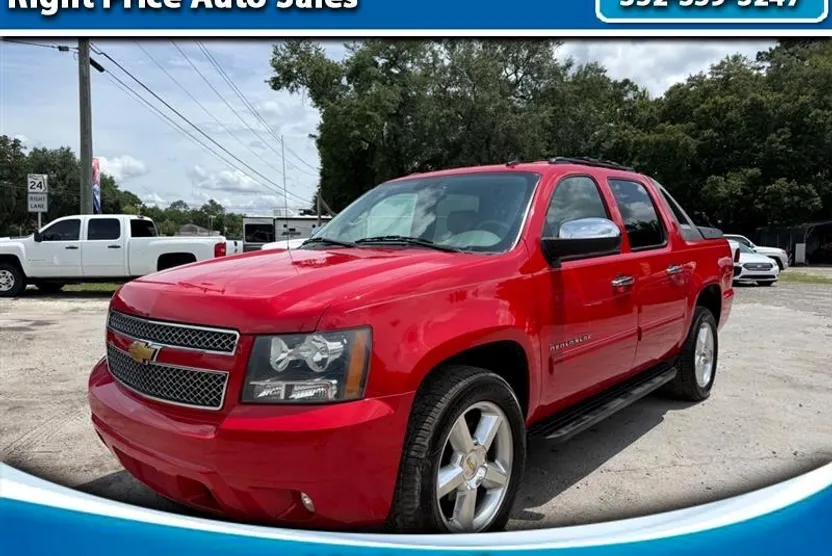 2012 Chevrolet Avalanche LT photo 1