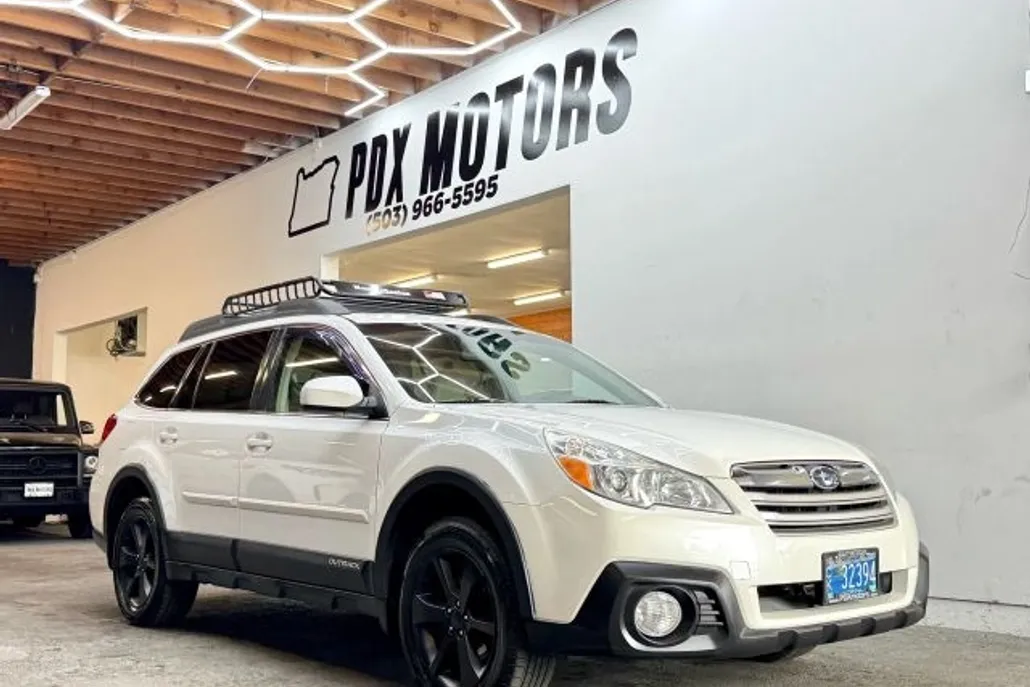 2014 Subaru Outback 2.5i Limited photo 1