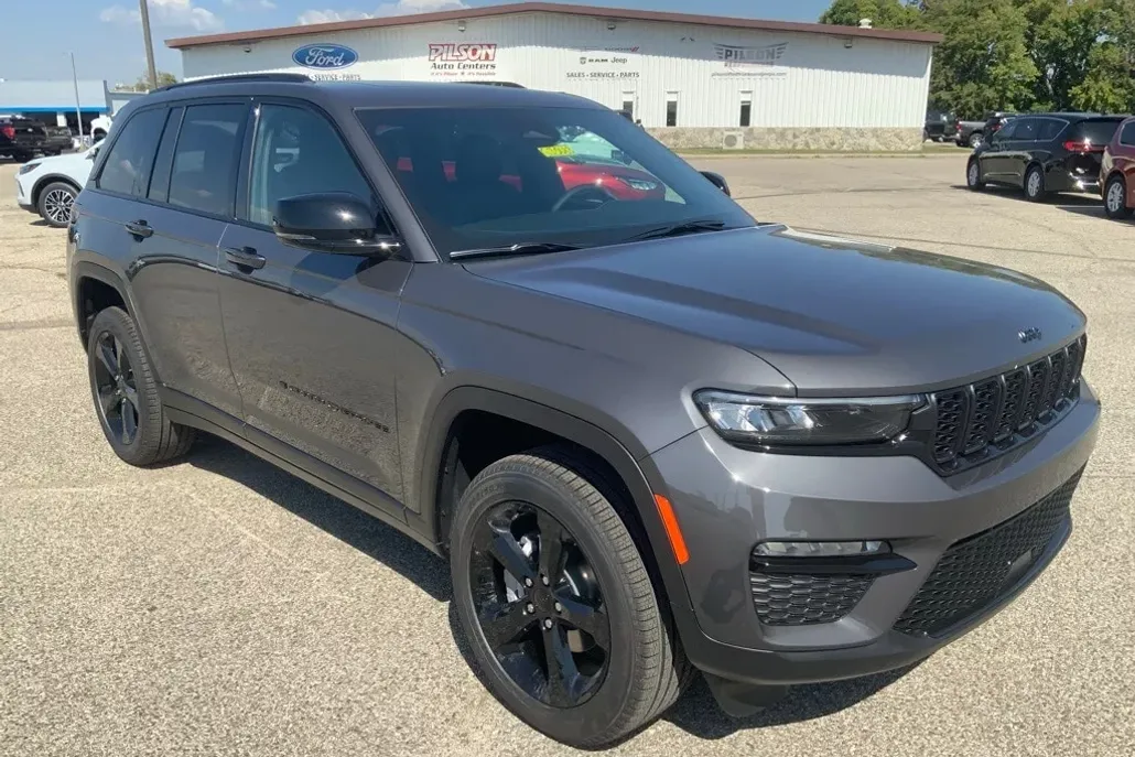 2025 Jeep Grand Cherokee Limited photo 1