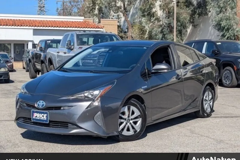 2018 Toyota Prius Two photo 1