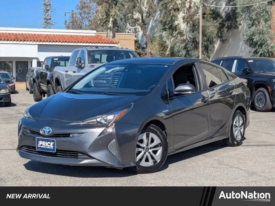 2018 Toyota Prius Two photo 1