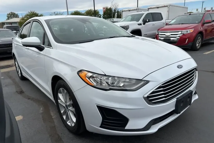 2020 Ford Fusion SE photo 1