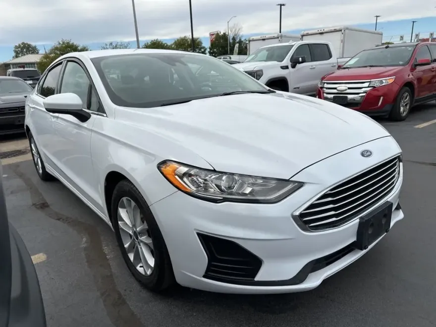 2020 Ford Fusion SE photo 1