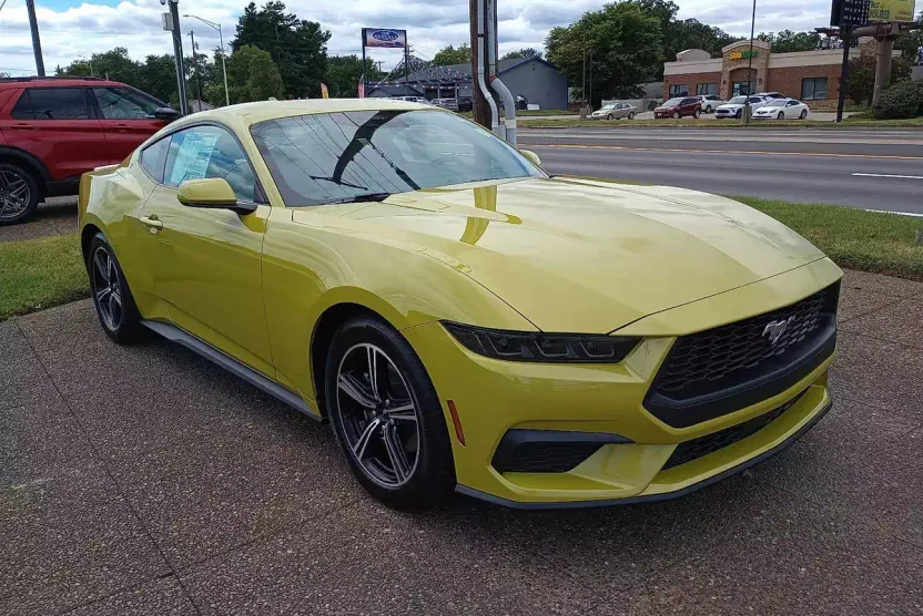 2025 Ford Mustang EcoBoost Premium photo 1