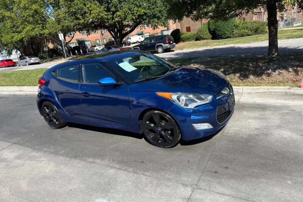 2017 Hyundai Veloster Value Edition photo 1