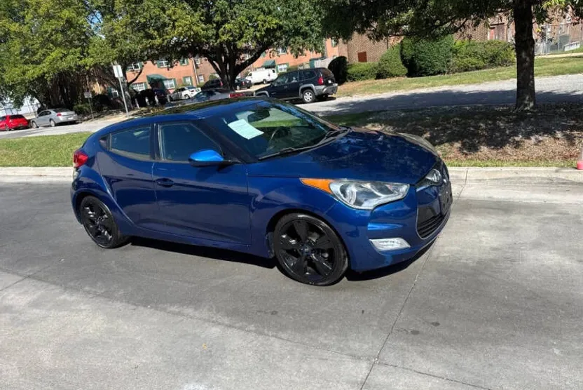 2017 Hyundai Veloster Value Edition photo 1