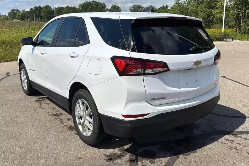 2024 Chevrolet Equinox LS photo 1