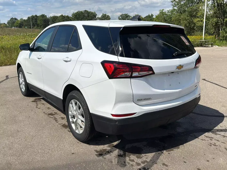 2024 Chevrolet Equinox LS photo 1