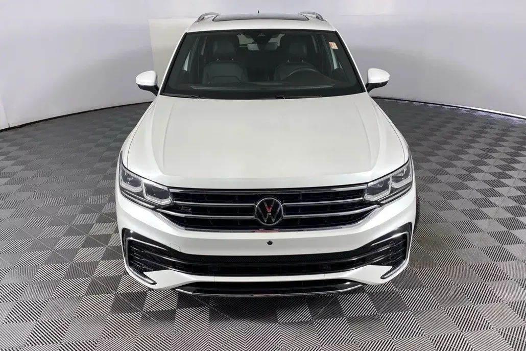 2022 Volkswagen Tiguan SEL Premium R-Line photo 1
