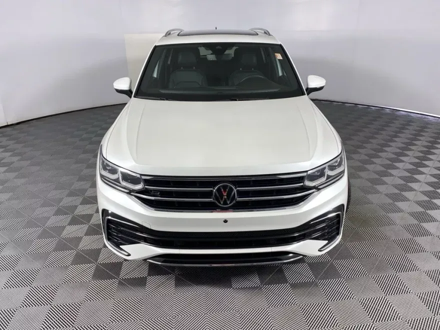 2022 Volkswagen Tiguan SEL Premium R-Line photo 1