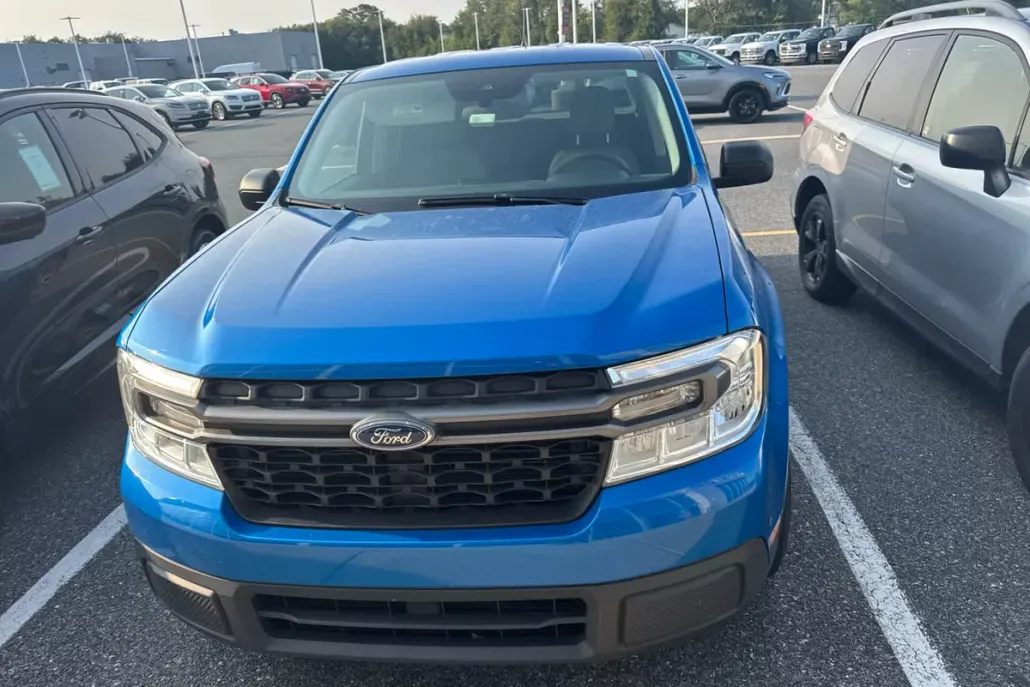 2022 Ford Maverick XLT photo 1