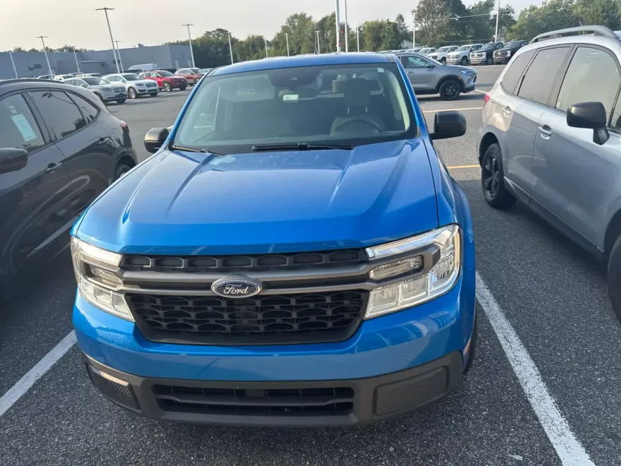 2022 Ford Maverick XLT photo 1