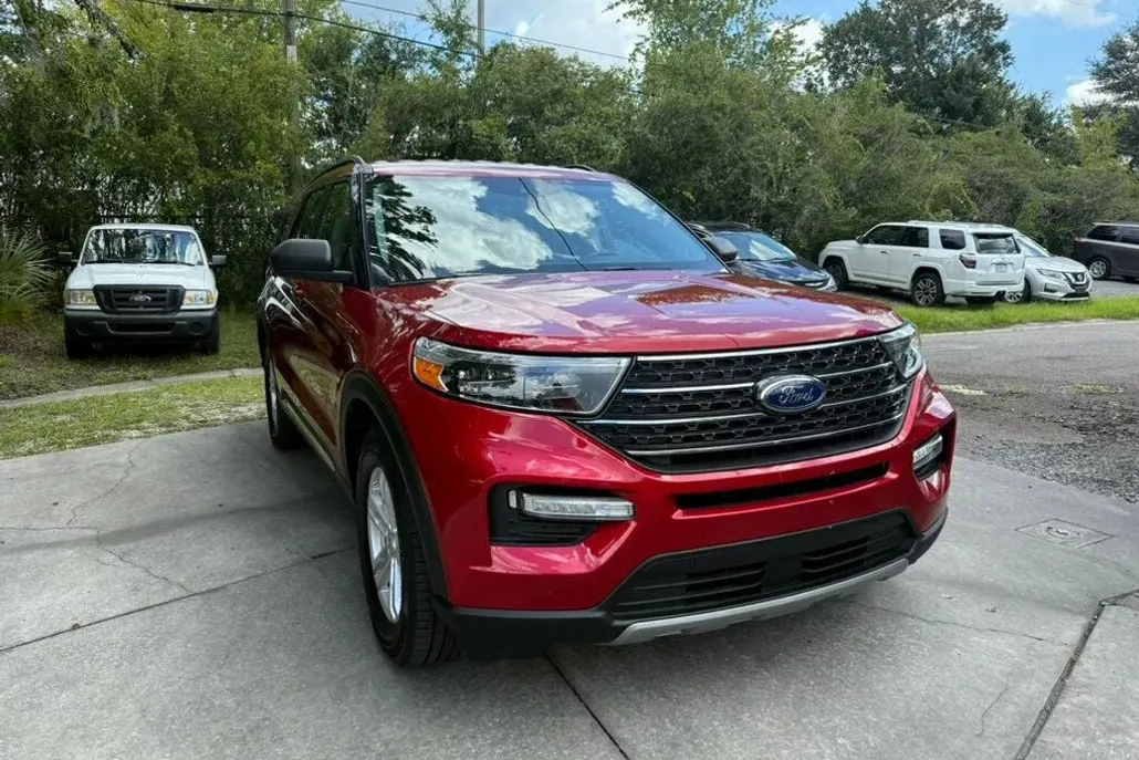 2024 Ford Explorer XLT photo 1