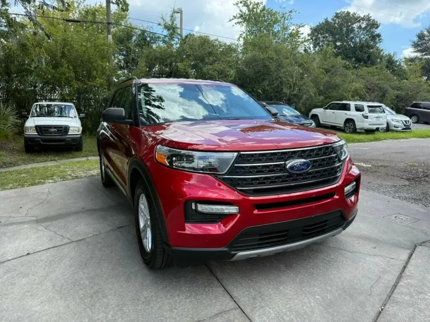 2024 Ford Explorer XLT photo 1