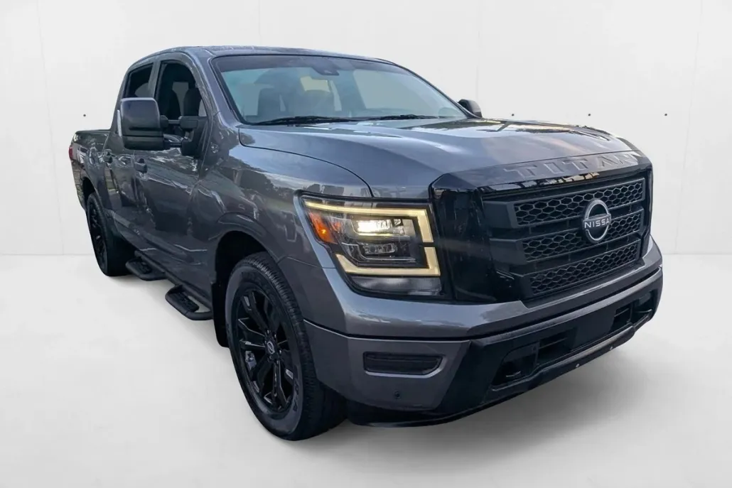 2023 Nissan Titan SV photo 1