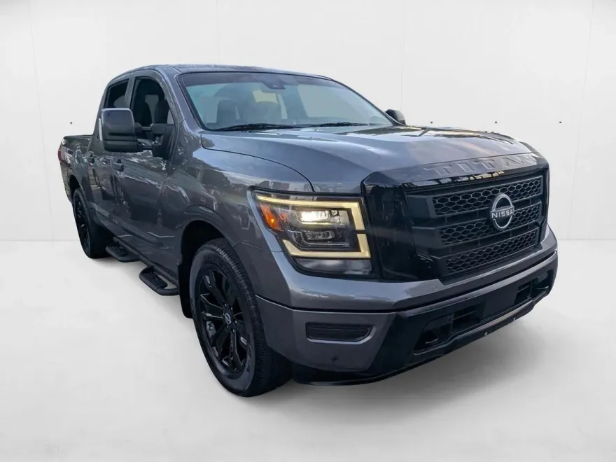 2023 Nissan Titan SV photo 1