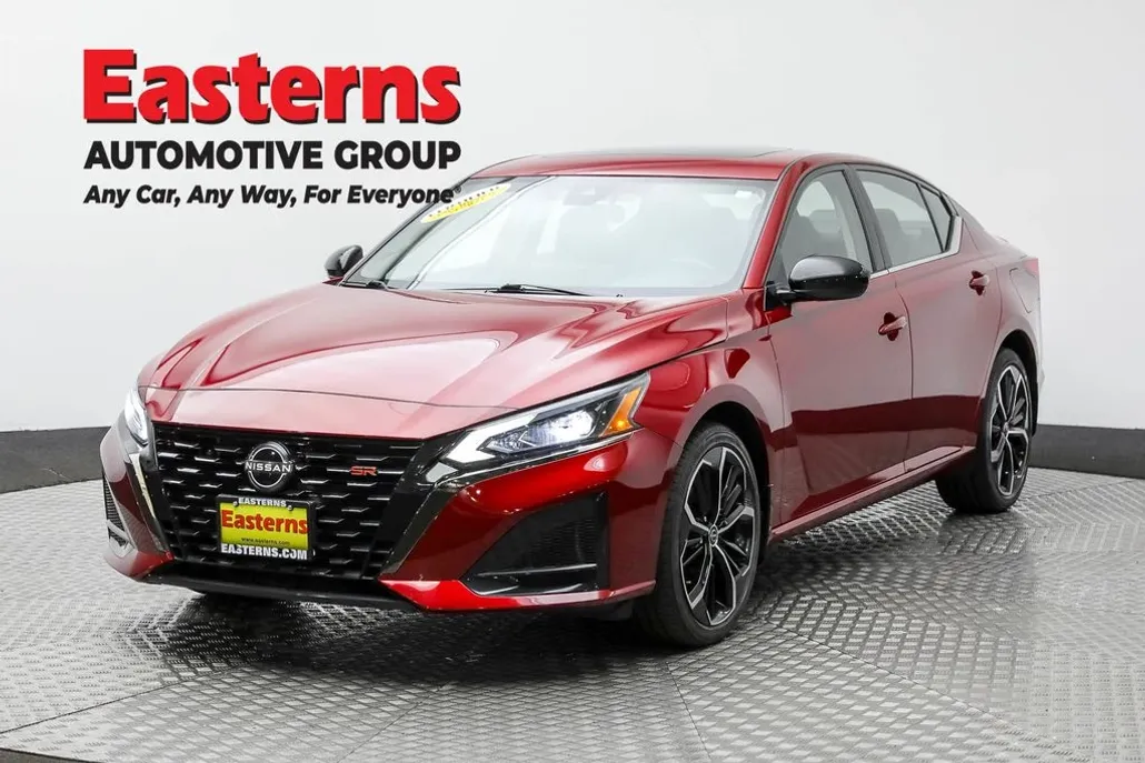 2023 Nissan Altima 2.5 SR photo 1