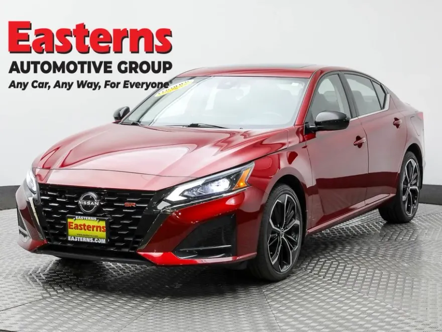 2023 Nissan Altima 2.5 SR photo 1