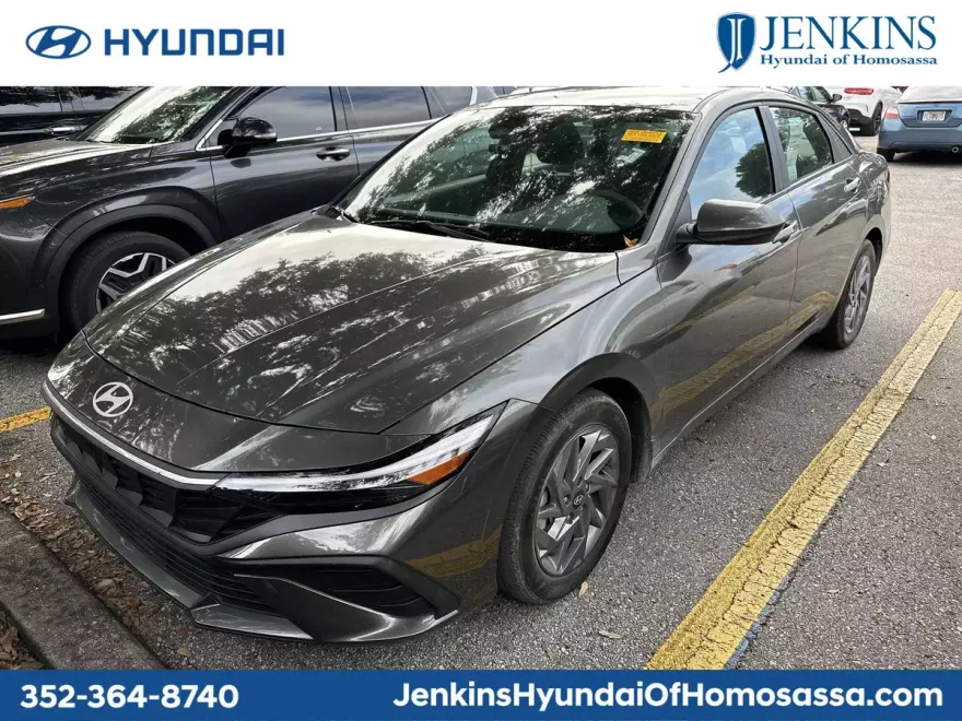 2024 Hyundai Elantra SEL photo 1