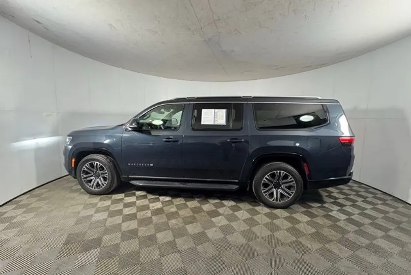 2024 Jeep Wagoneer L Series II photo 1