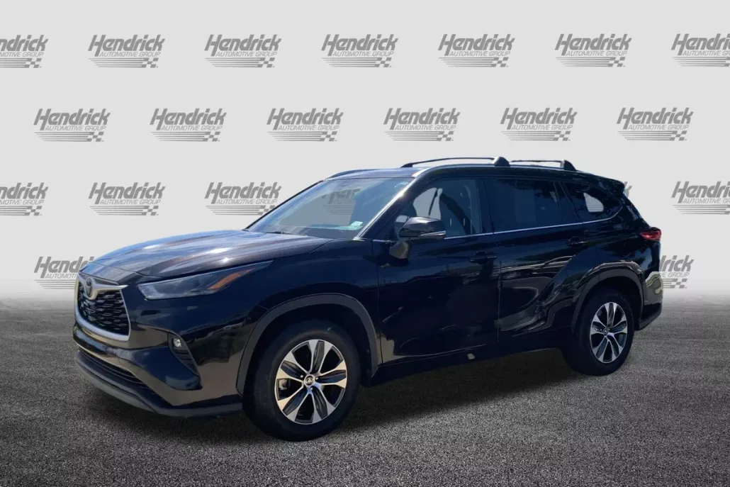 2021 Toyota Highlander XLE photo 1