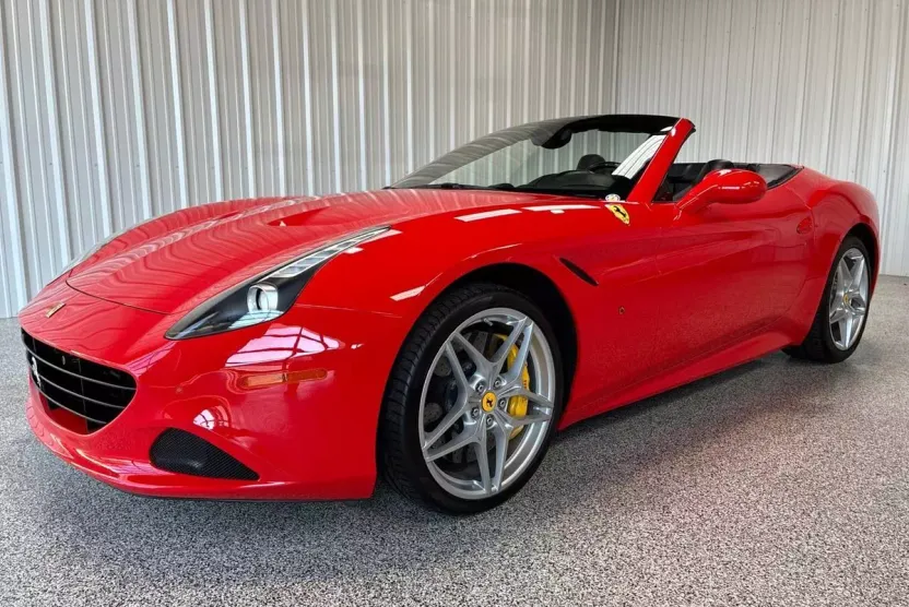 2016 Ferrari California T photo 1