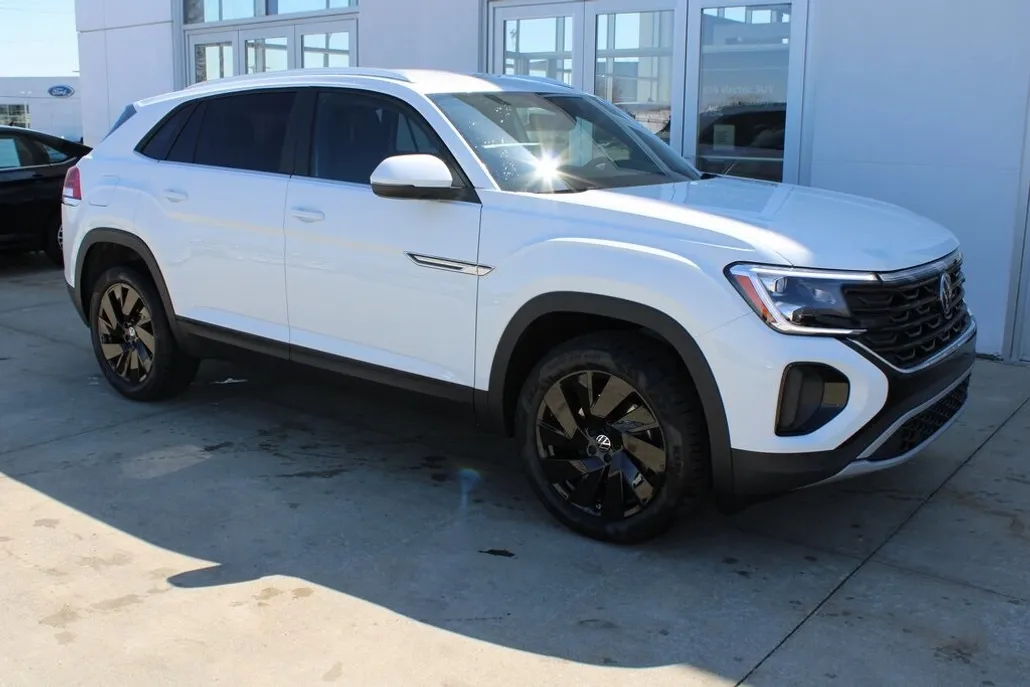 2025 Volkswagen Atlas Cross Sport SE Technology photo 1