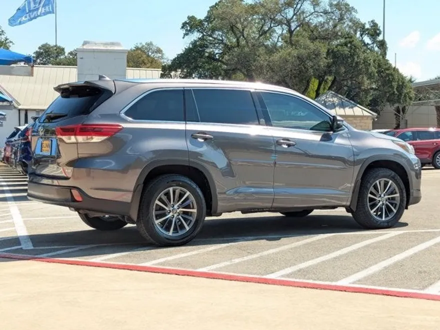 2017 Toyota Highlander XLE photo 1