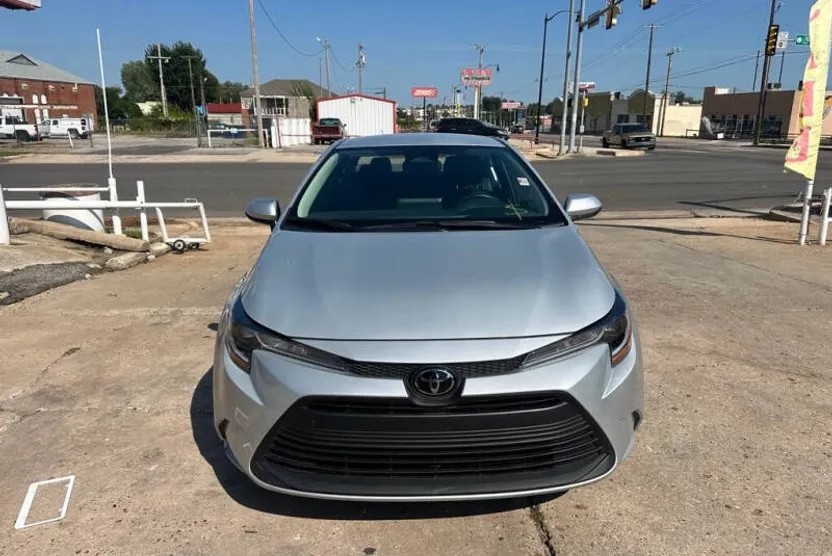2024 Toyota Corolla LE photo 1