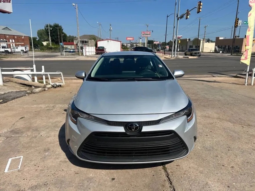 2024 Toyota Corolla LE photo 1