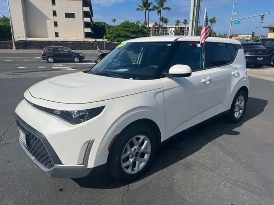 2023 Kia Soul S photo 1