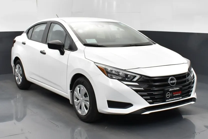 2025 Nissan Versa 1.6 S photo 1