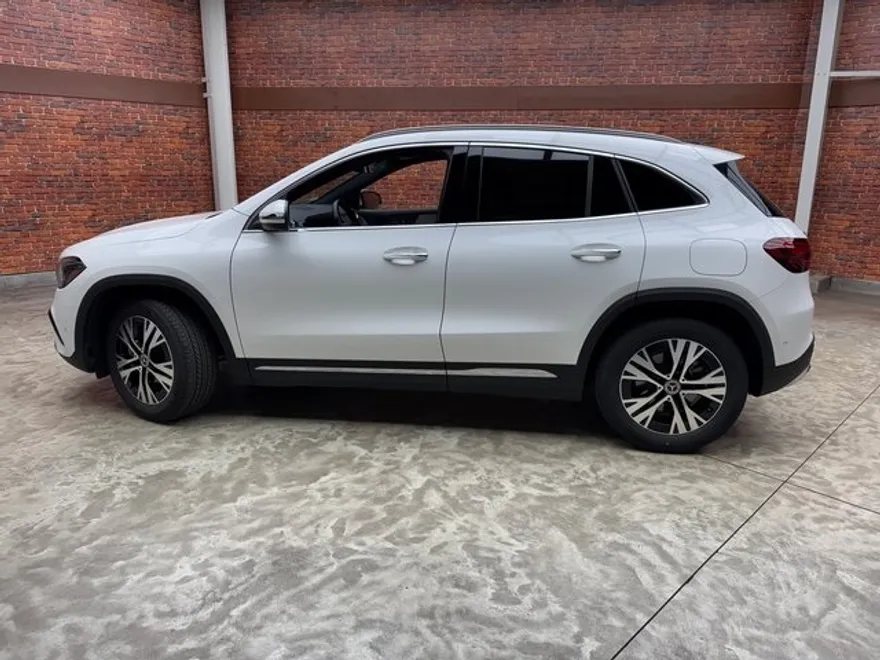 2025 Mercedes Benz GLA 250 4MATIC photo 1