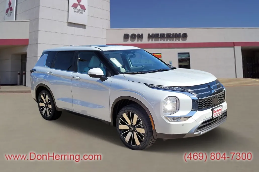 2025 Mitsubishi Outlander SE photo 1