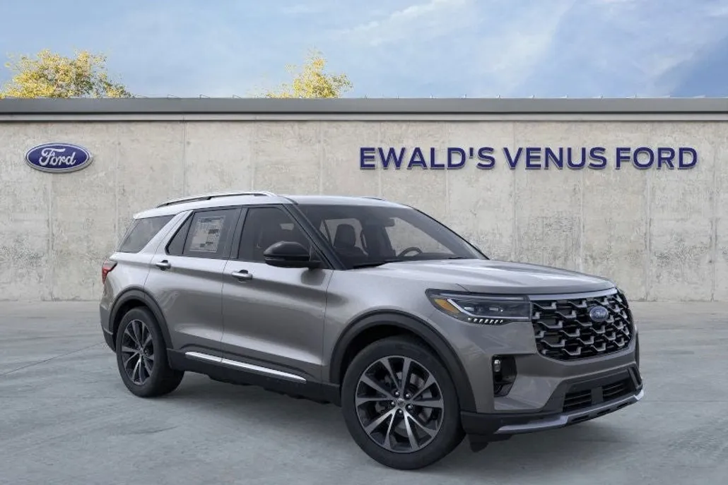2025 Ford Explorer Platinum photo 1