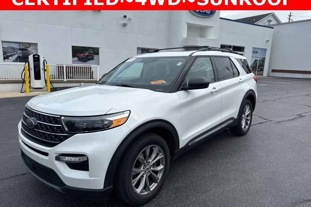 2022 Ford Explorer XLT photo 1