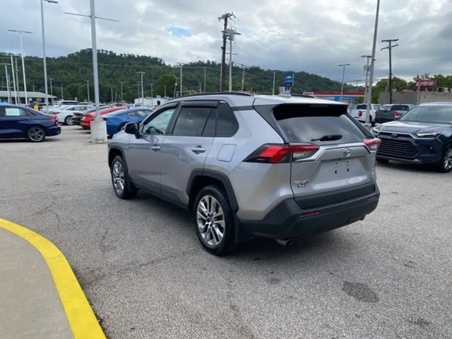 2023 Toyota RAV4 XLE Premium photo 1