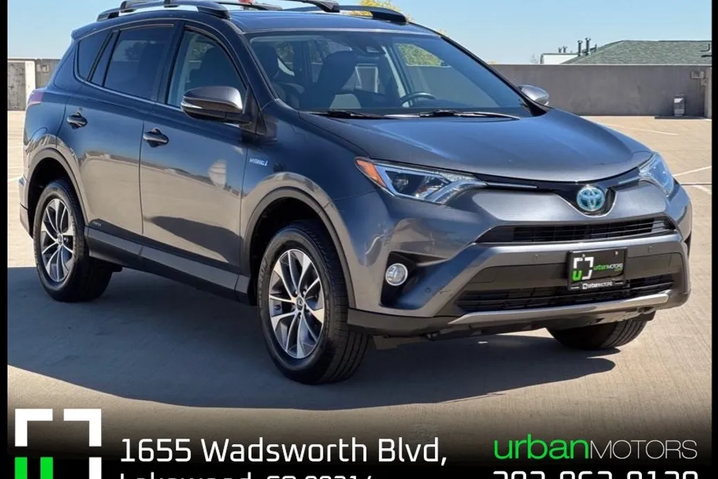 2017 Toyota RAV4 Hybrid XLE photo 1