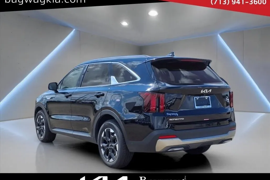 2025 Kia Sorento S photo 1
