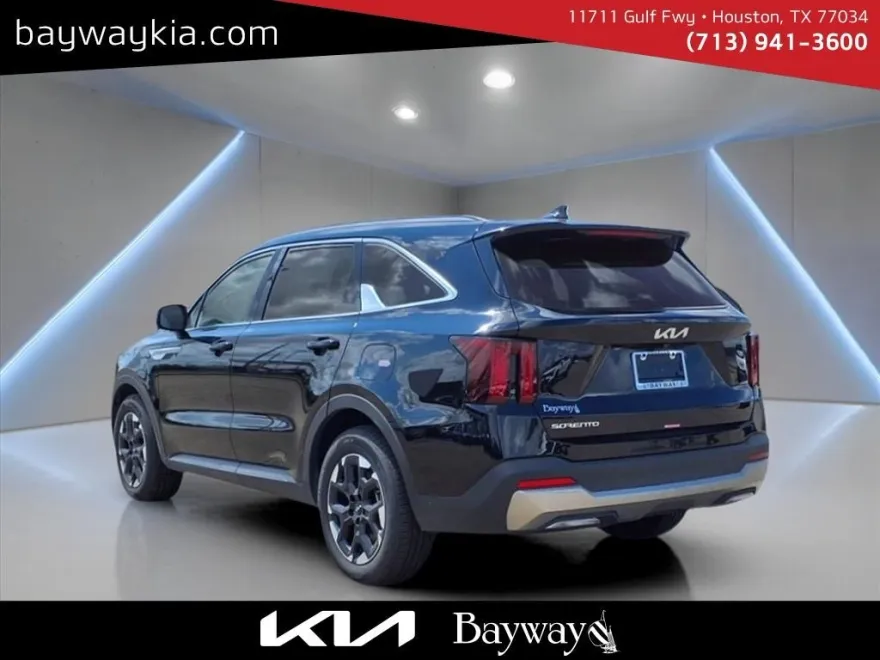 2025 Kia Sorento S photo 1