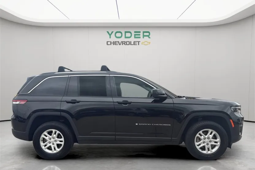 2023 Jeep Grand Cherokee Laredo photo 1