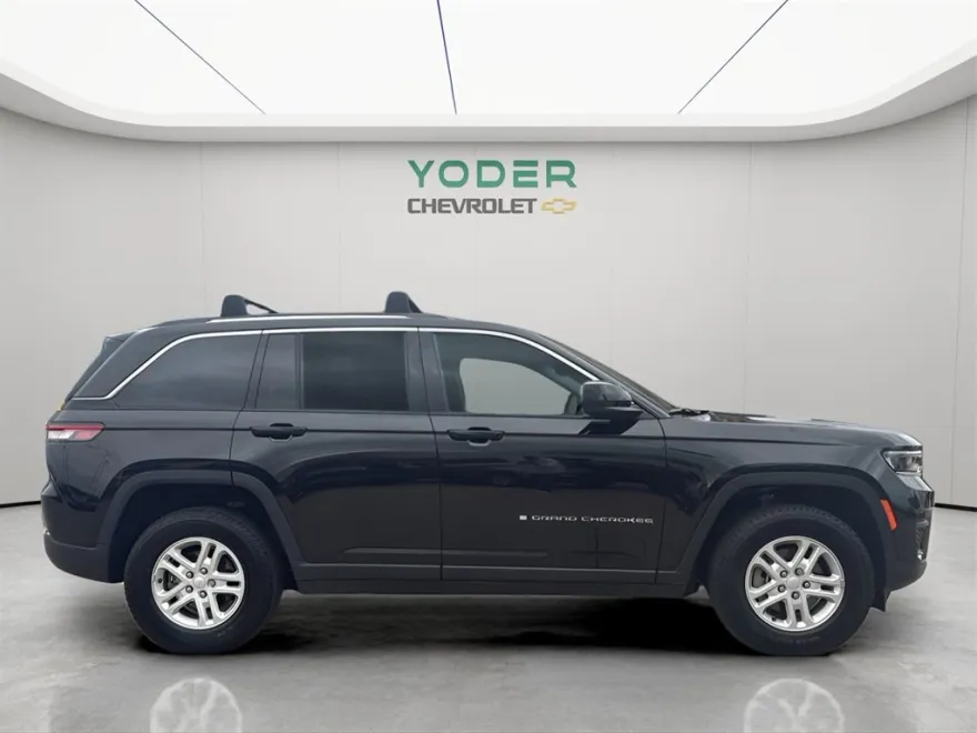2023 Jeep Grand Cherokee Laredo photo 1