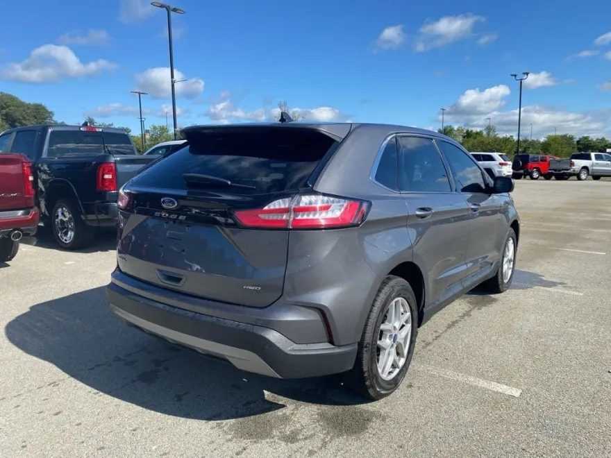 2022 Ford Edge SEL photo 1