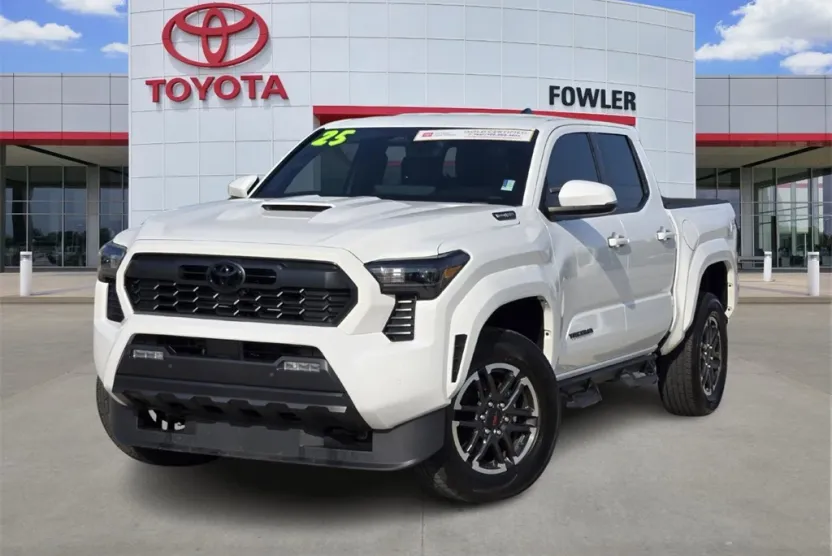 2025 Toyota Tacoma TRD Sport photo 1