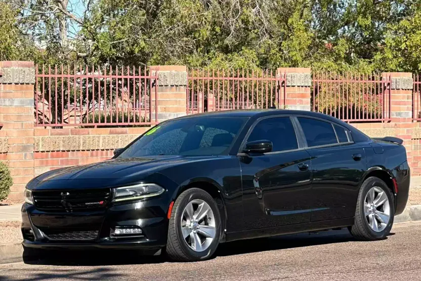 2016 Dodge Charger SXT photo 1