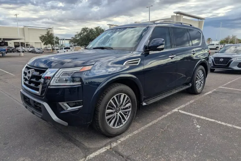 2023 Nissan Armada SL photo 1