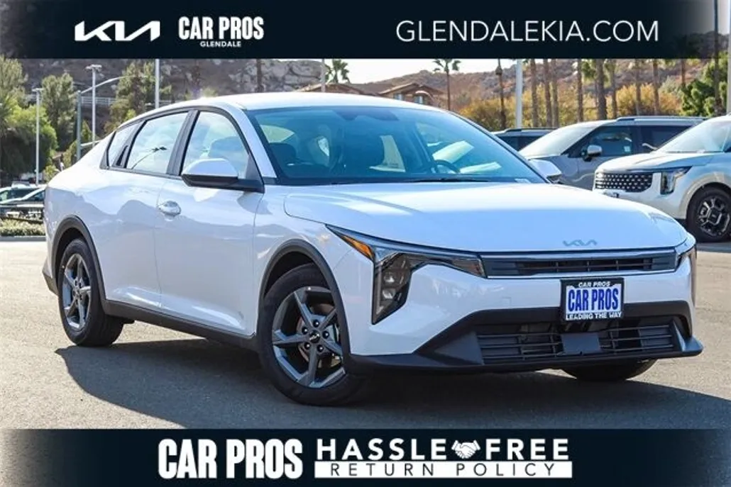 2025 Kia K4 LXS photo 1